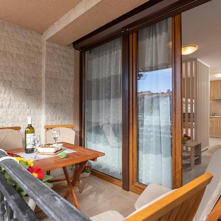 Cozy Apartment In Crikvenica With Kitchen Exterior foto