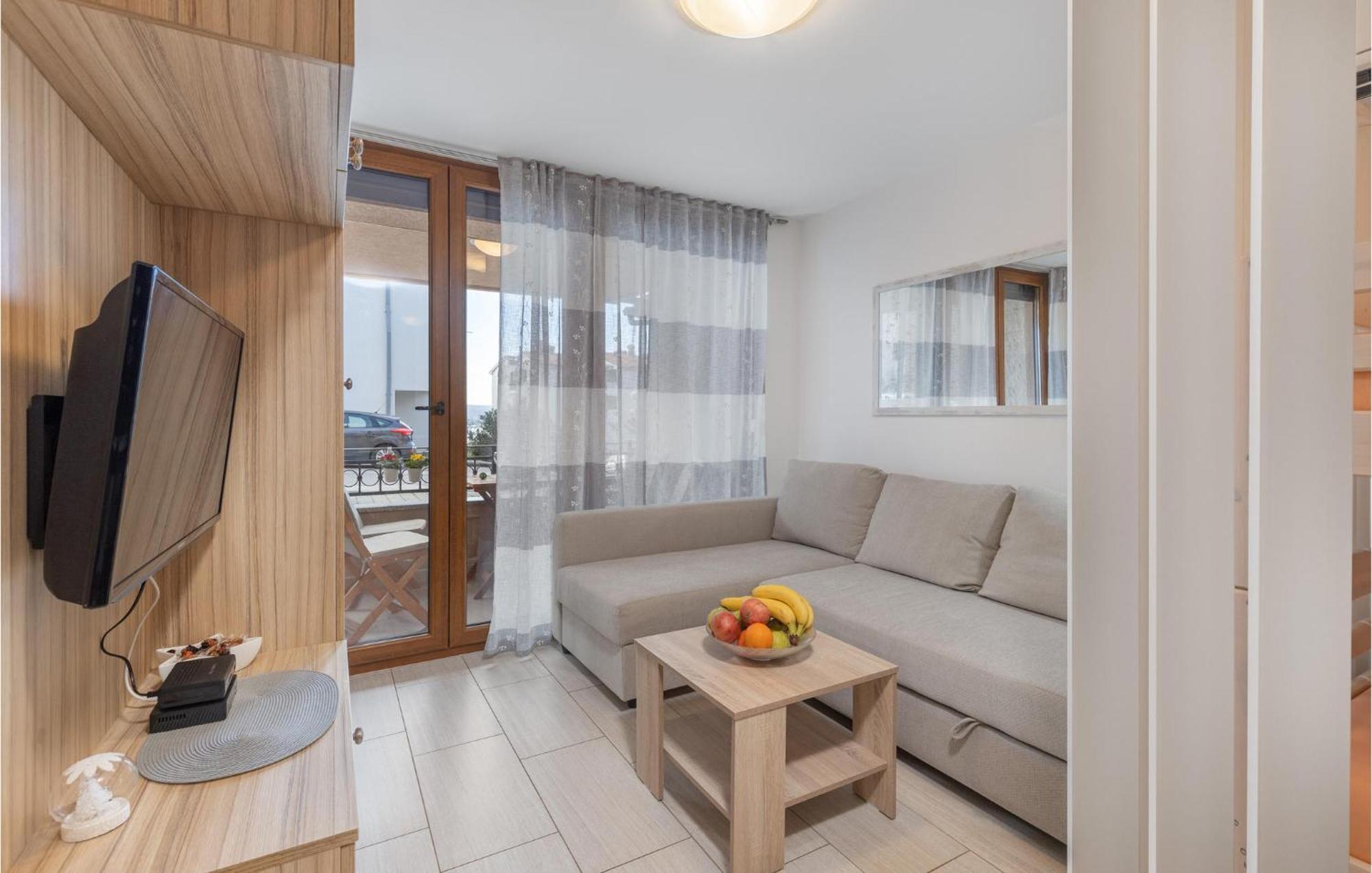 Cozy Apartment In Crikvenica With Kitchen Exterior foto