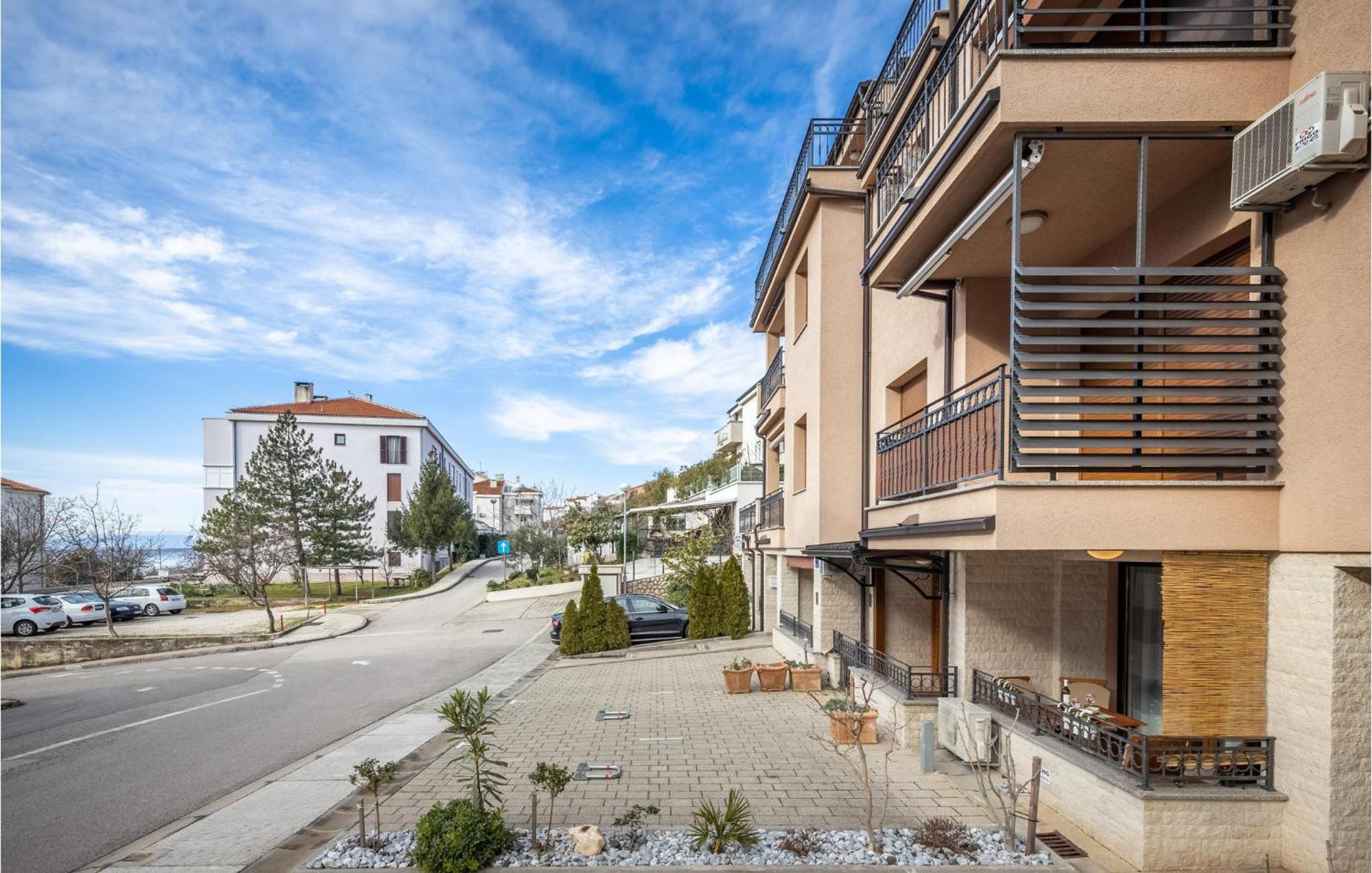 Cozy Apartment In Crikvenica With Kitchen Exterior foto