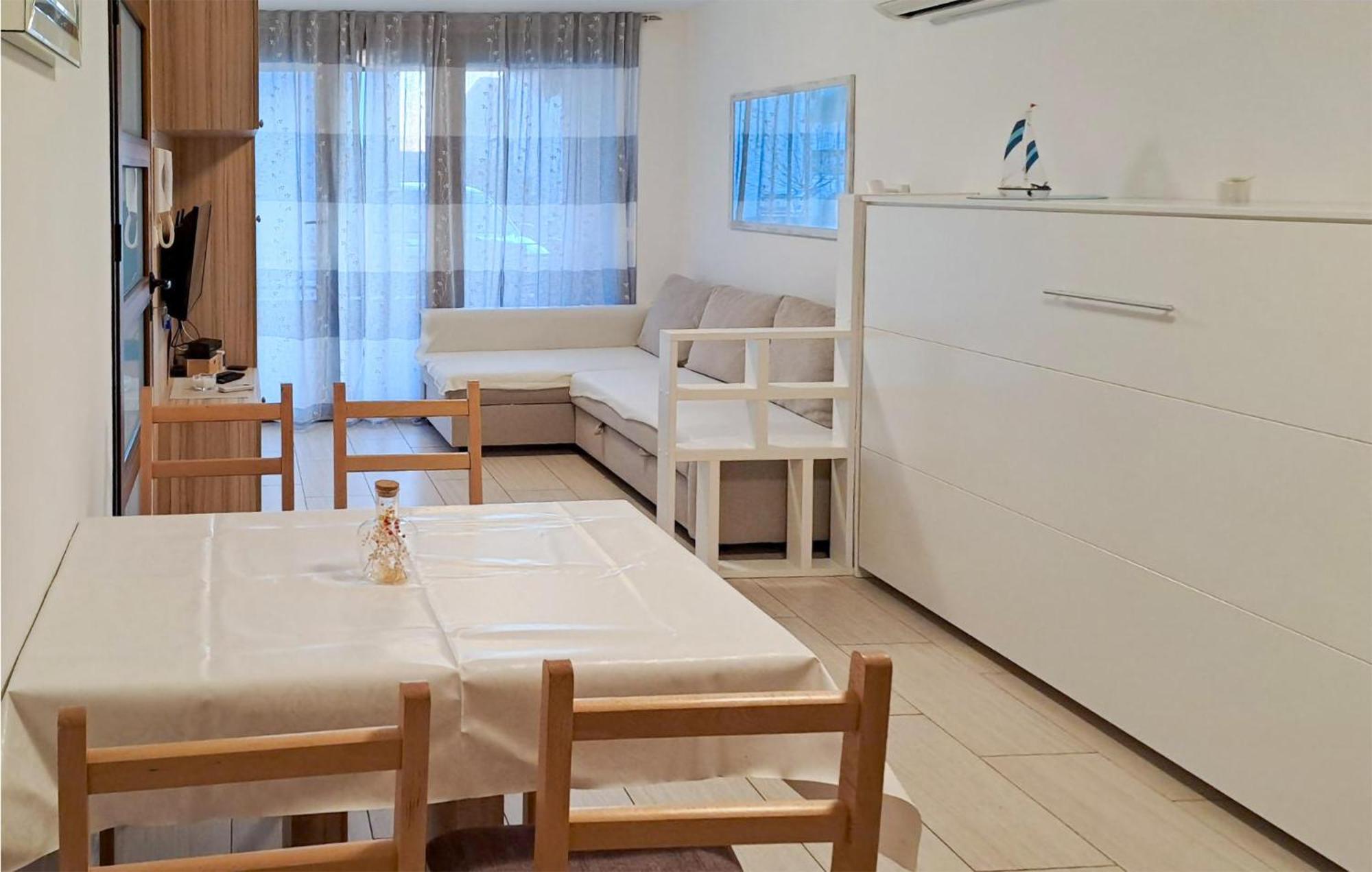 Cozy Apartment In Crikvenica With Kitchen Exterior foto